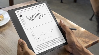 Amazon Kindle Scribe dovolí zapisovat poznámky pomocí dotykového pera