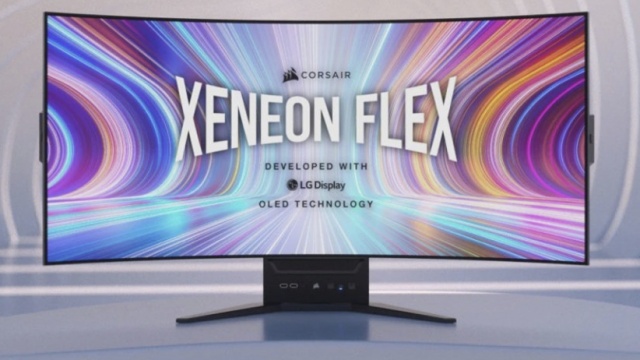 Rovný nebo zakřivený? Ohýbací 45" OLED Corsair Xeneon Flex umí oboje