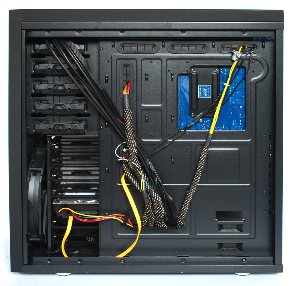 BitFenix Shinobi XL: decentní obr