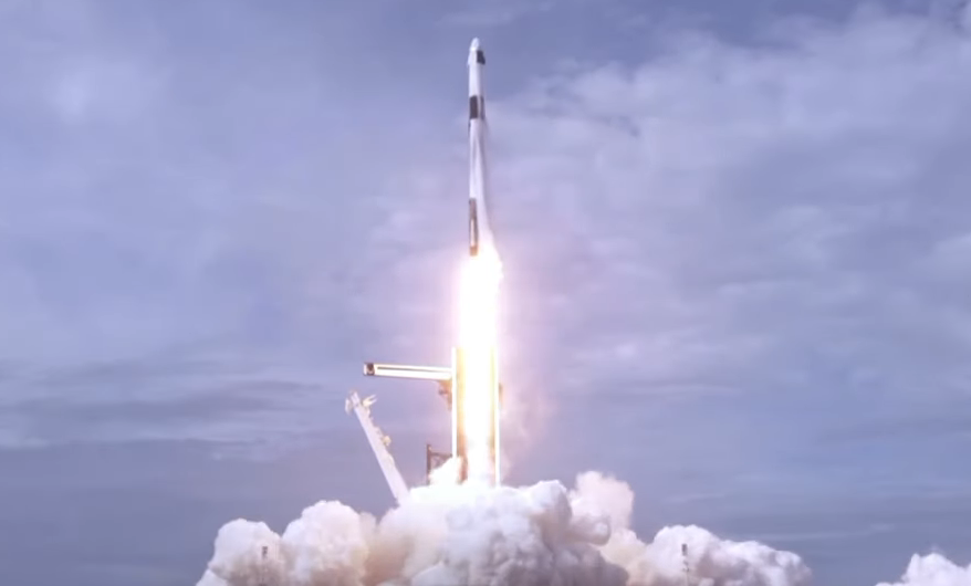 SpaceX zvládla test přerušeného startu lodi Dragon, cesta k ISS je volná