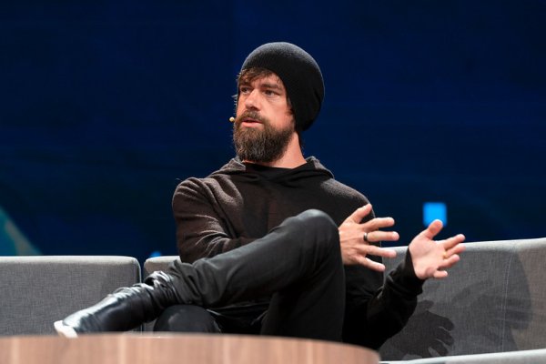 Jack Dorsey draží první tweet, zatím bylo přihozeno na 2,5 mil. USD