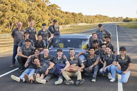 Sunswift 7: rekordní solární auto ujelo 1000 km pod 12 hodin