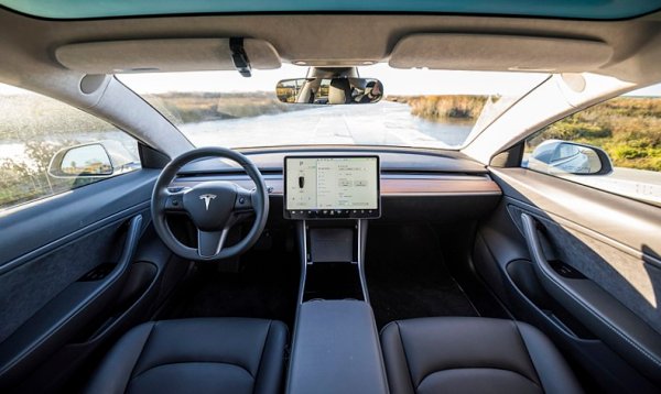 Tesla konečně vydává Full Self-Driving Beta pro všechny severoamerické zákazníky