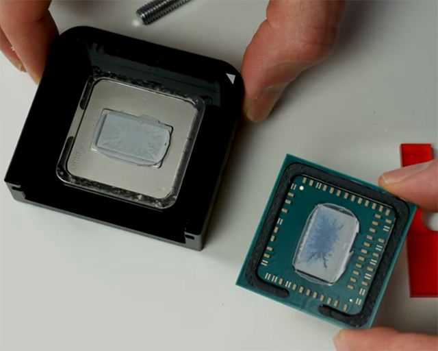 Raven Ridge zbaven heatspreaderu, používá pastu?