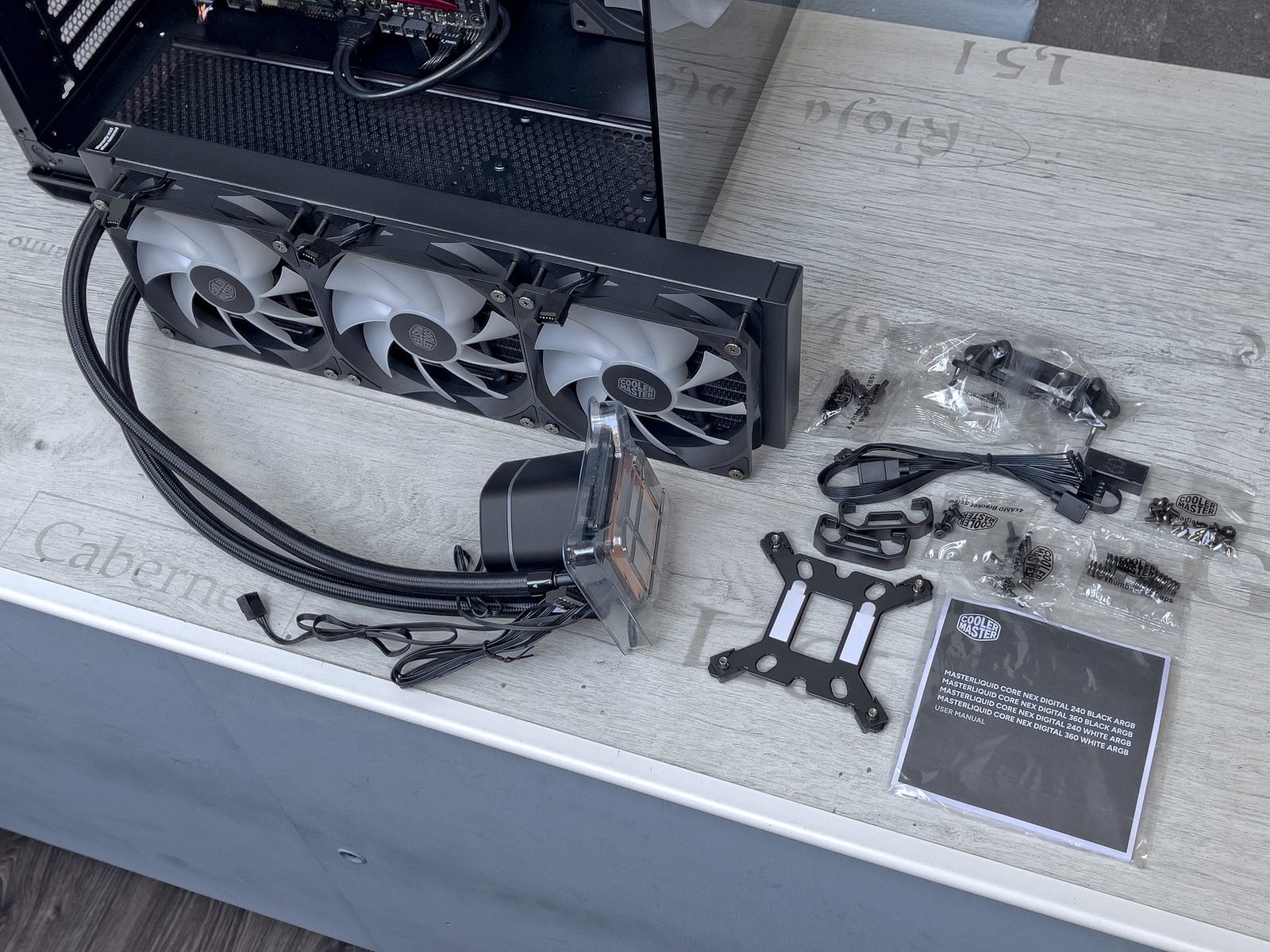 Test skříně Cooler Master Elite 681 – stvořena pro podívanou