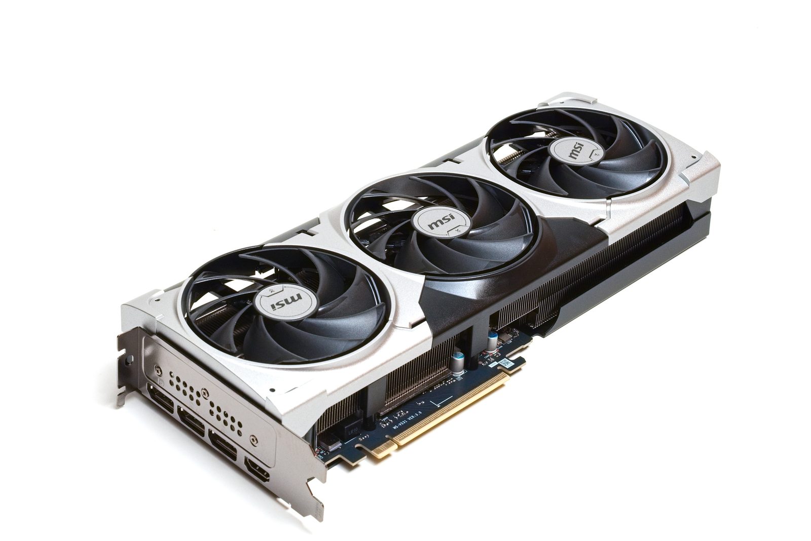 Path tracing v Resident Evil Requiem vypadá skvěle i na mainstreamových GeForce RTX