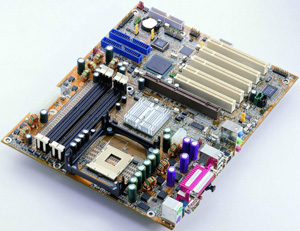 Granite Bay vypuštěn, motherboardy následují