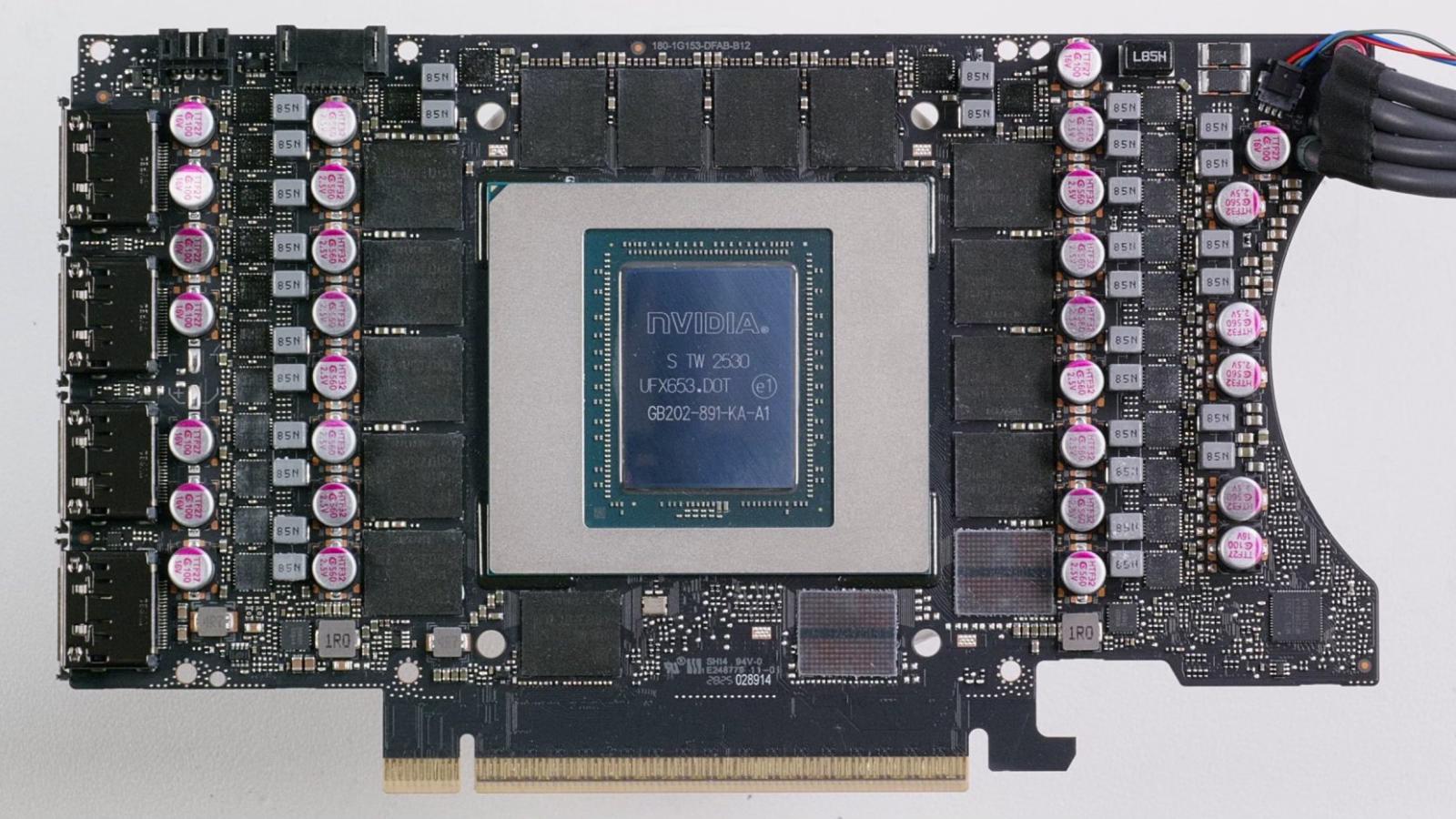 Čínská Nvidia RTX 6000D dostává 84 GB paměti a méně jader