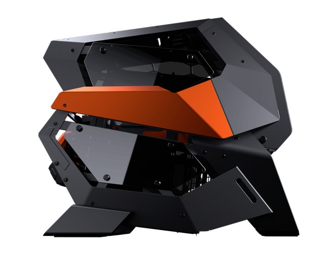 Cougar Conquer 2: skříňová extravagance