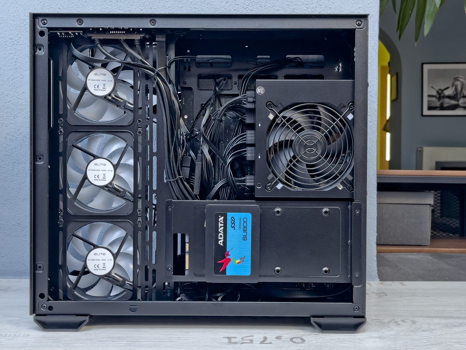 Test skříně Cooler Master Elite 681 – stvořena pro podívanou