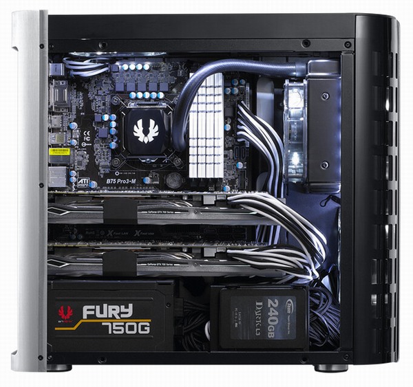 BitFenix Pandora: elegantní skříňka s displejem