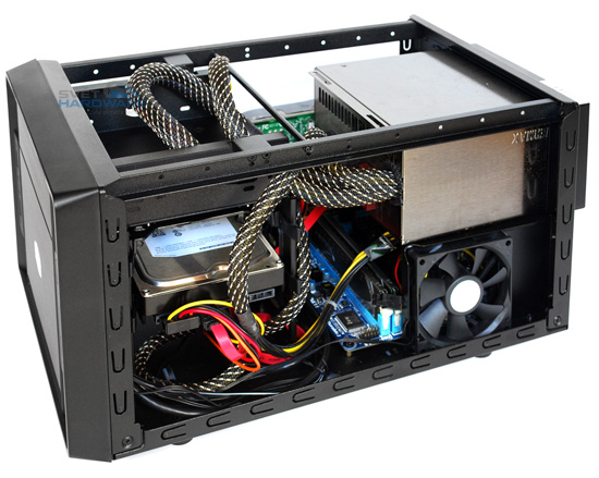 CM Elite 120 Advanced: miniskříň i pro herní PC