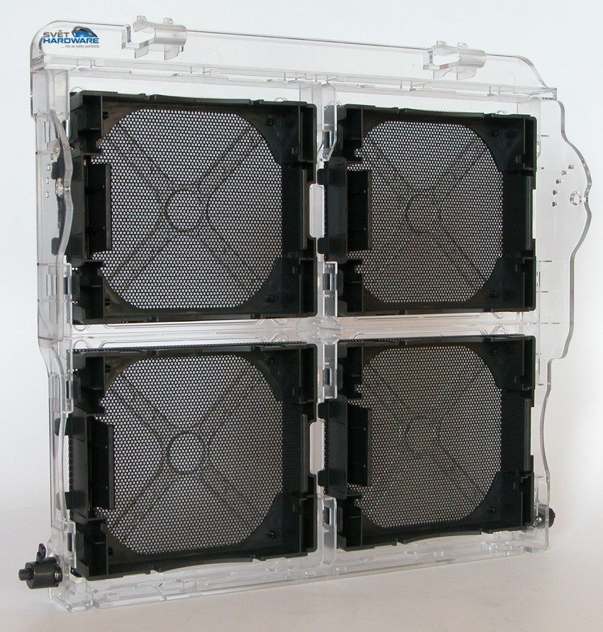 Cooler Master CM Stacker 830: hliníkový titán