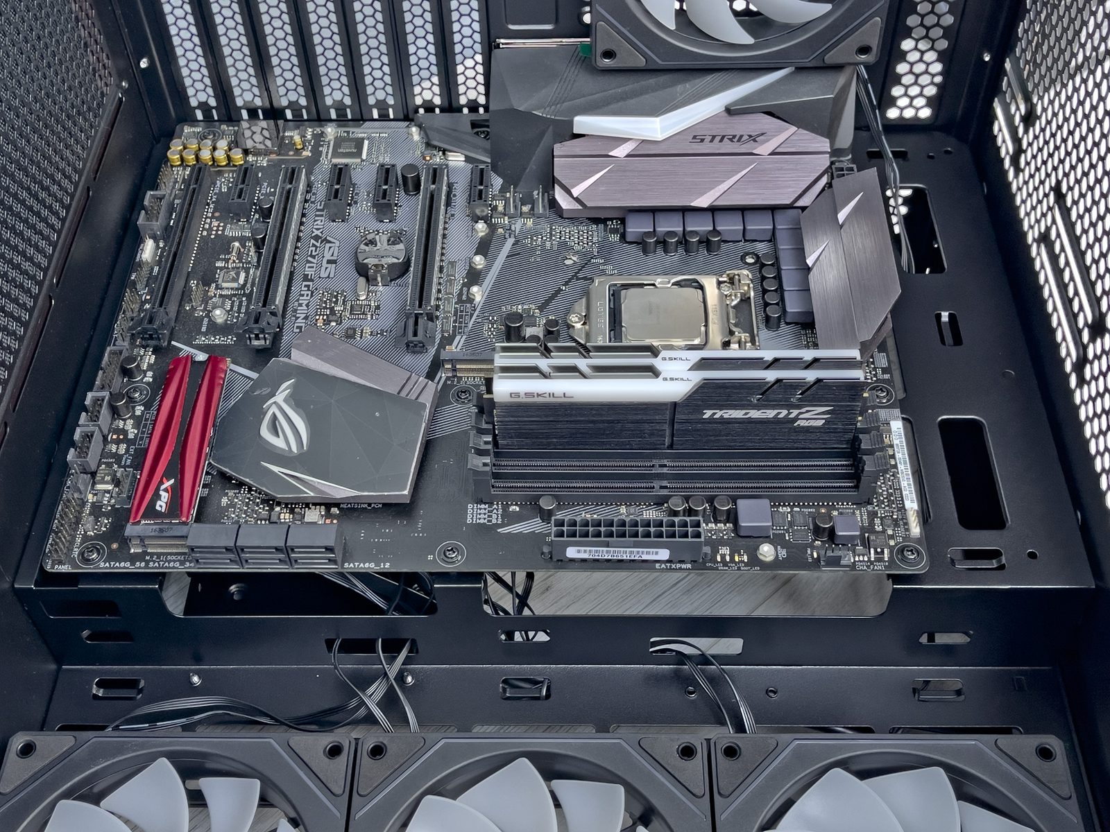 Test skříně Cooler Master Elite 681 – stvořena pro podívanou