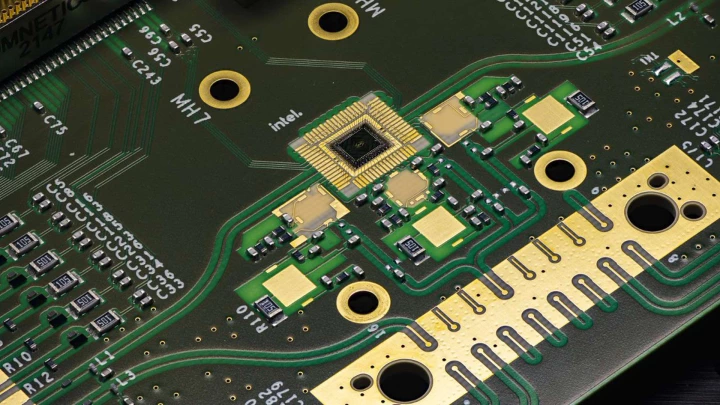 Intel Tunnel Falls: nový kvantový čip s 12 qubity