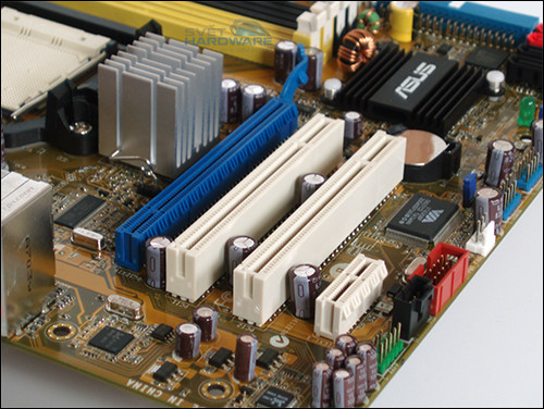 Asus M2A-VM HDMI: 6 výstupů integrované grafiky