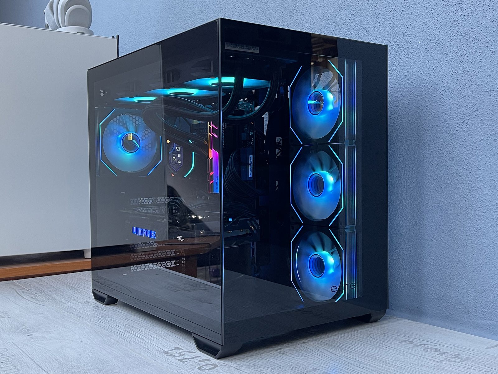 Test skříně Cooler Master Elite 681 – stvořena pro podívanou