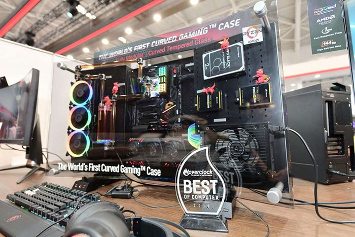 MSI ukázalo "světově první prohnutou herní skříň"