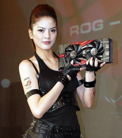 Dvojčipová Asus Mars II s GF110 na světě
