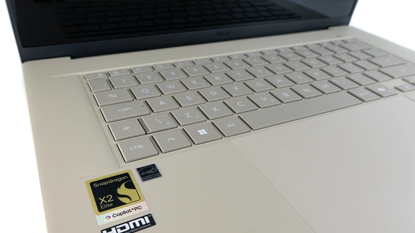 Asus Zenbook A16: efektivní Snapdragon aneb 18 jader v praxi