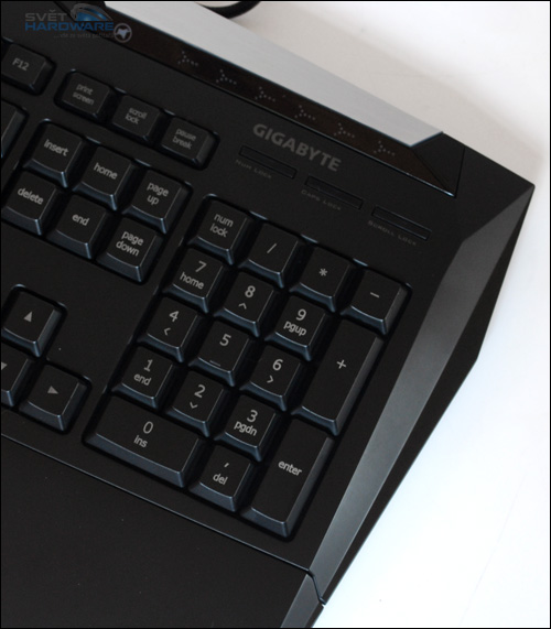 Gigabyte Aivia: makra, podsvícení i USB hub