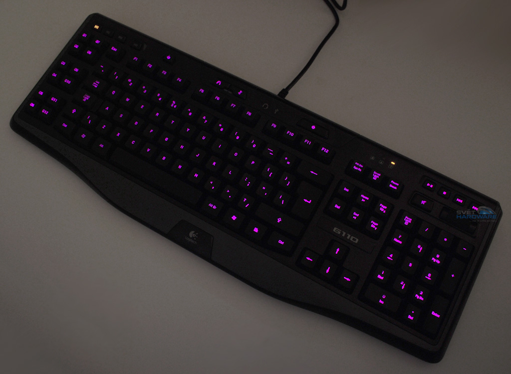 Trio herních klávesnic v akci