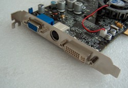 Radeon 9600 Pro a GeForce FX 5600 Ultra