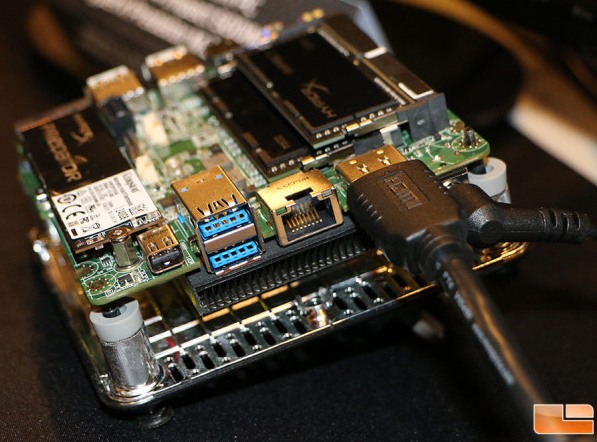 Intel NUC se Skylake "Swift Canyon" a DDR4 vyfoceno