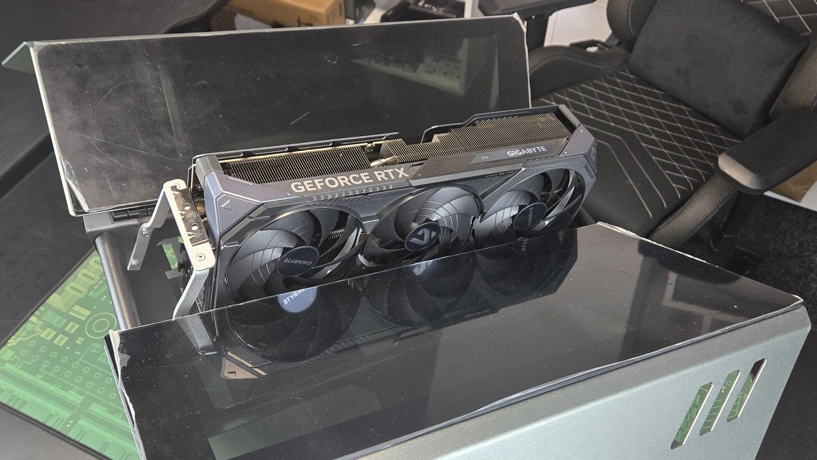 Deník PC Moddera: Jak vzniká RTX PC ve tvaru 8válce?