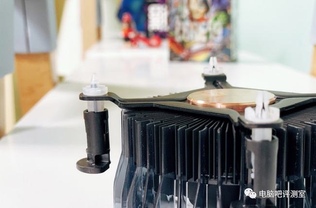 Chladič Intel RM1 vyzkoušen s procesorem Core i5-12400, jaké jsou teploty?