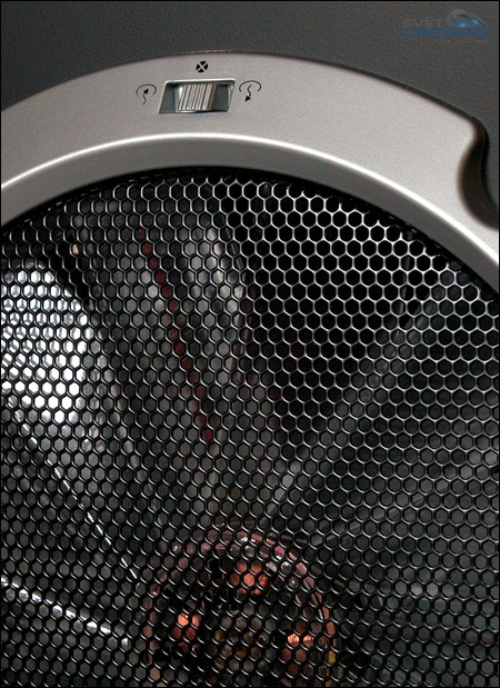 Enermax ECA3052 Chakra: eSATA na dosah