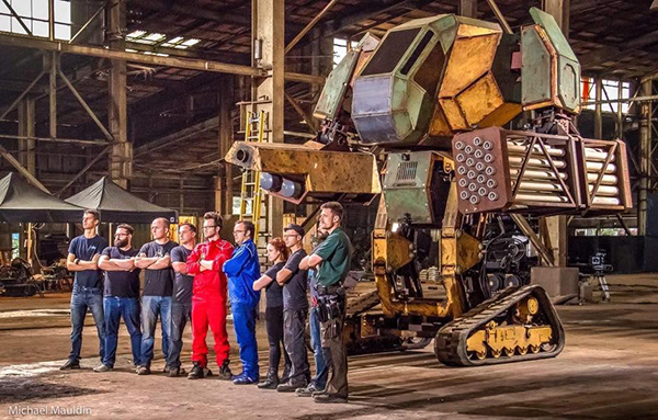 První bitva skutečných mechů už za chvíli, robot z USA vyzval Japonce