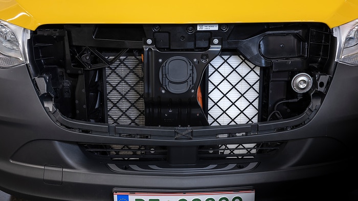 Elektrické poštovní dodávky Mercedesu v Rakousku filtrují prach ze vzduchu