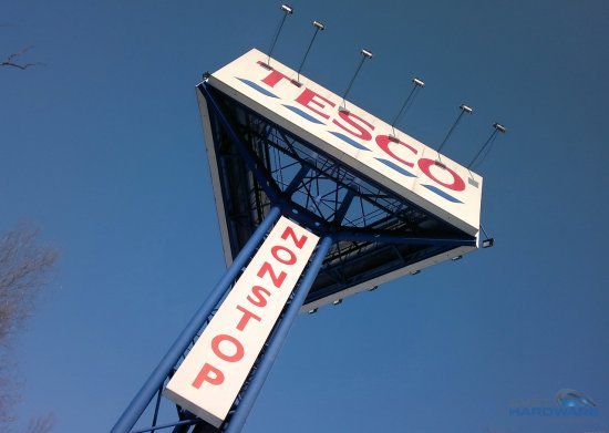 Britské Tesco nechalo na internetu snímky desítek milionů RZ aut zákazníků