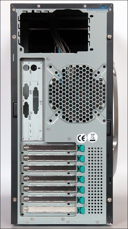 Enermax ECA3052 Chakra: eSATA na dosah