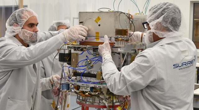 NASA spustila svůj nový prototyp vesmírných atomových hodin DSAC