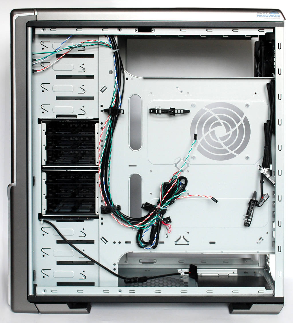 Thermaltake Spedo: multifunkční skříň