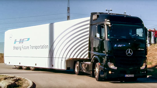 Mercedes vyjel na německé dálnice s autonomním truckem Actros