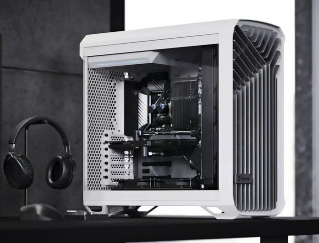 Fractal Design zastavuje prodej skříní Torrent, hrozí zkrat