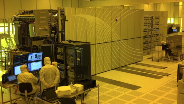 Canon zaútočí na ASML: postaví továrnu na výrobu strojů pro litografii NIL