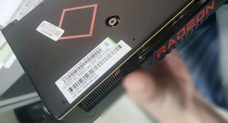 AMD Radeon RX 6600 XT se konečně ukázal