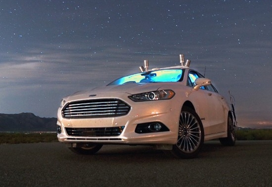 Autonomní Ford Fusion Hybrid zvládá jízdu v noci bez světel