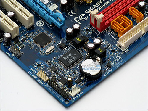 Gigabyte GA-73PVM-S2H: Integrovaná GF 7100 pro Intel