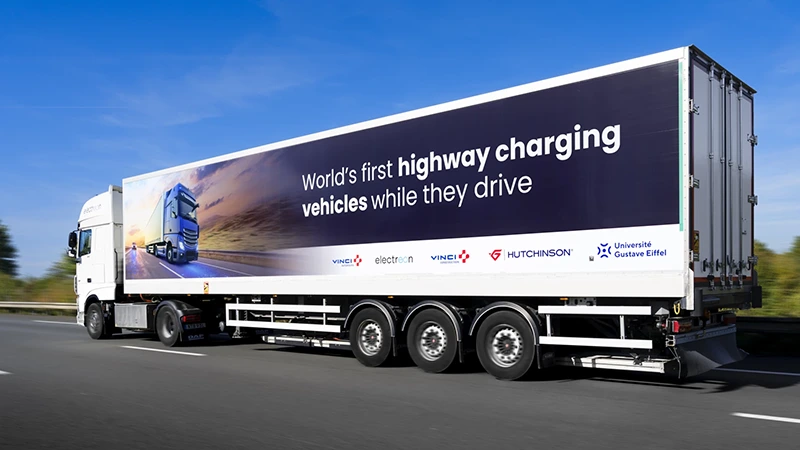 Francie spustila 1,5 km dálnice A10 s bezdrátovým nabíjením EV, výkon je až 300 kW