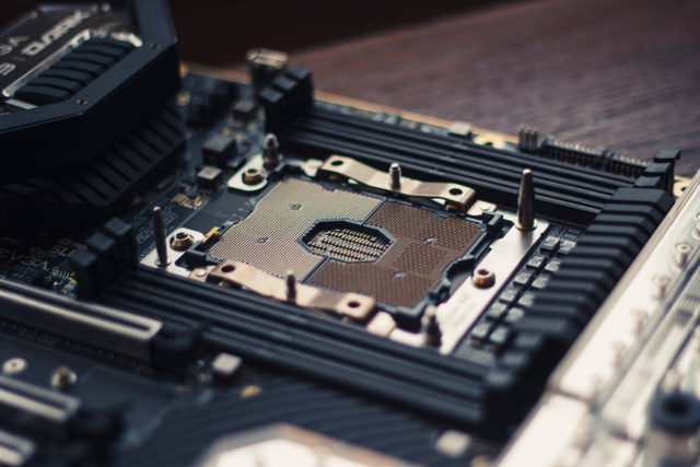 Intel chystá 26jádrový Xeon W s taktem až 4,1 GHz