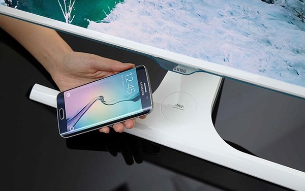 Samsung SE370: PLS, FreeSync a bezdrátové dobíjení