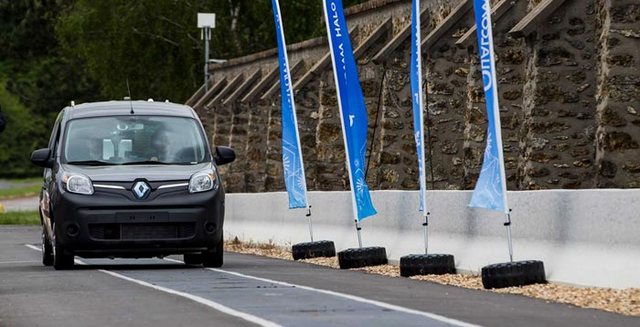 Qualcomm ukázal dynamické napájení vozů přímo ze silnice