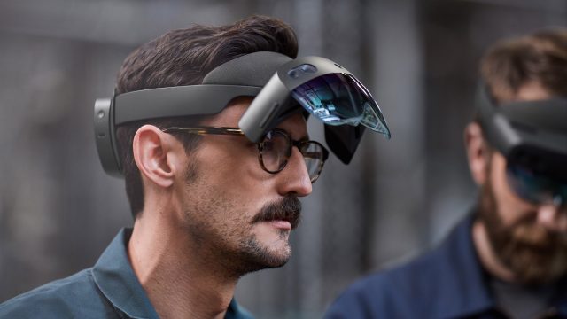 CEO Microsoftu označil prodej HoloLens armádě za zásadové rozhodnutí