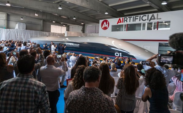 HyperloopTT představil skutečnou kabinu pro cestující