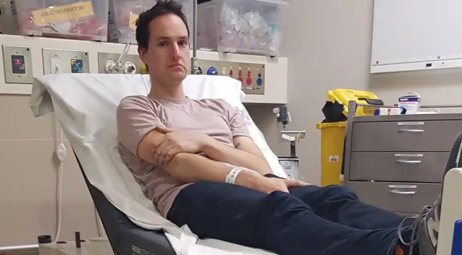 Astrofyzik vymýšlel varovací systém pro boj s pandemií, skončil s magnety v nose